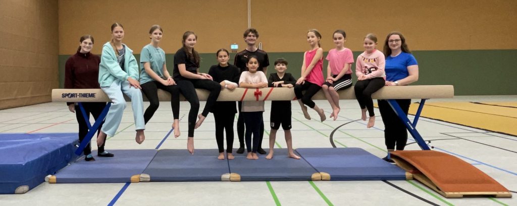 Gruppenfoto mit neuem Schwebebalken